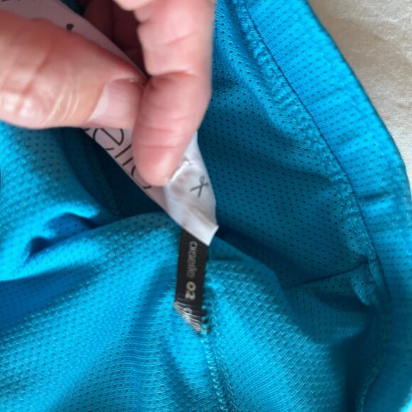 Oiselle OG Roga Short Vibrant Blue Athletic Shorts - Picture 5 of 5